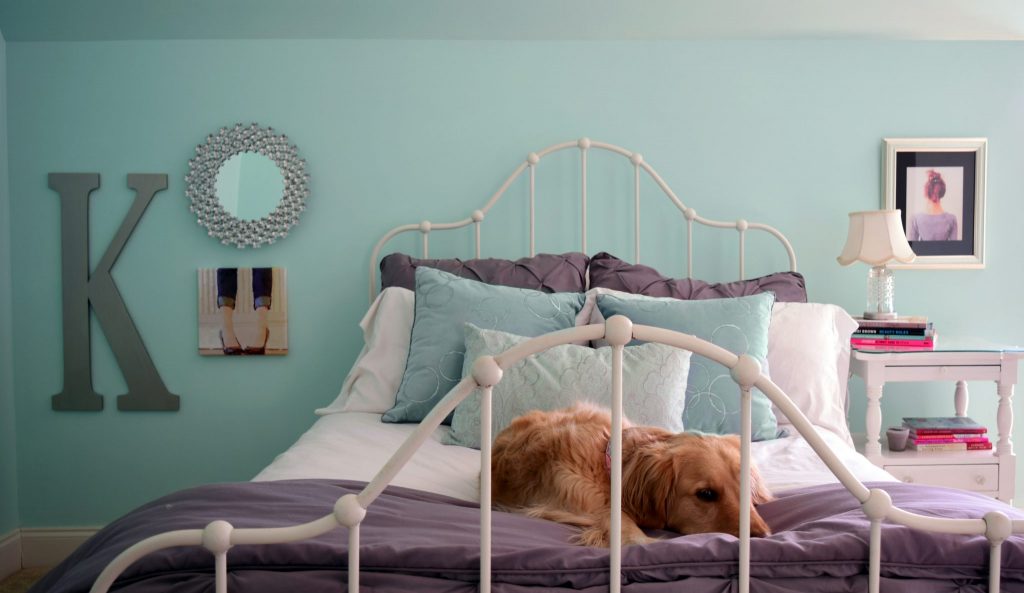 Bedroom Ideas to take a tween girl bedroom to a teen room. DIY interior design ideas.
