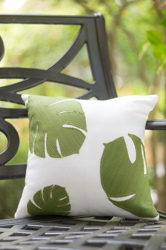 Love these pillows! Use a Cricut to cut the tropical leaf shapes and then just sew them on a white pillow cover. Use outdoor fabric for spring and summer porch decor or regular fabric for your home decor. #cricutmade @officialcricut (sponsored by Cricut)