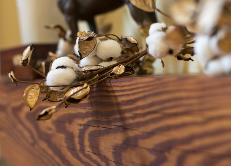 Cotton boll garland is one of the natural elements to use in your Natural Fall Decor.