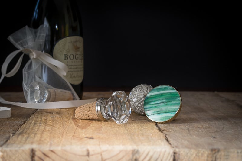Wine Stoppers make a great gift and are a fun and easy DIY