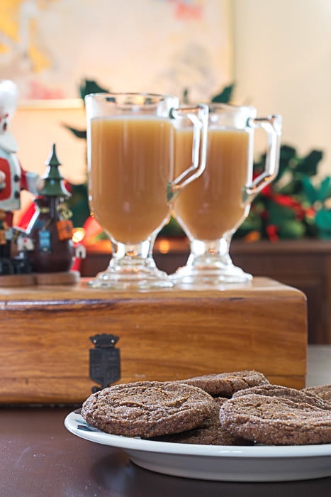 Mulling Spices Recipe: Cups of spiced cider with molasses cookies